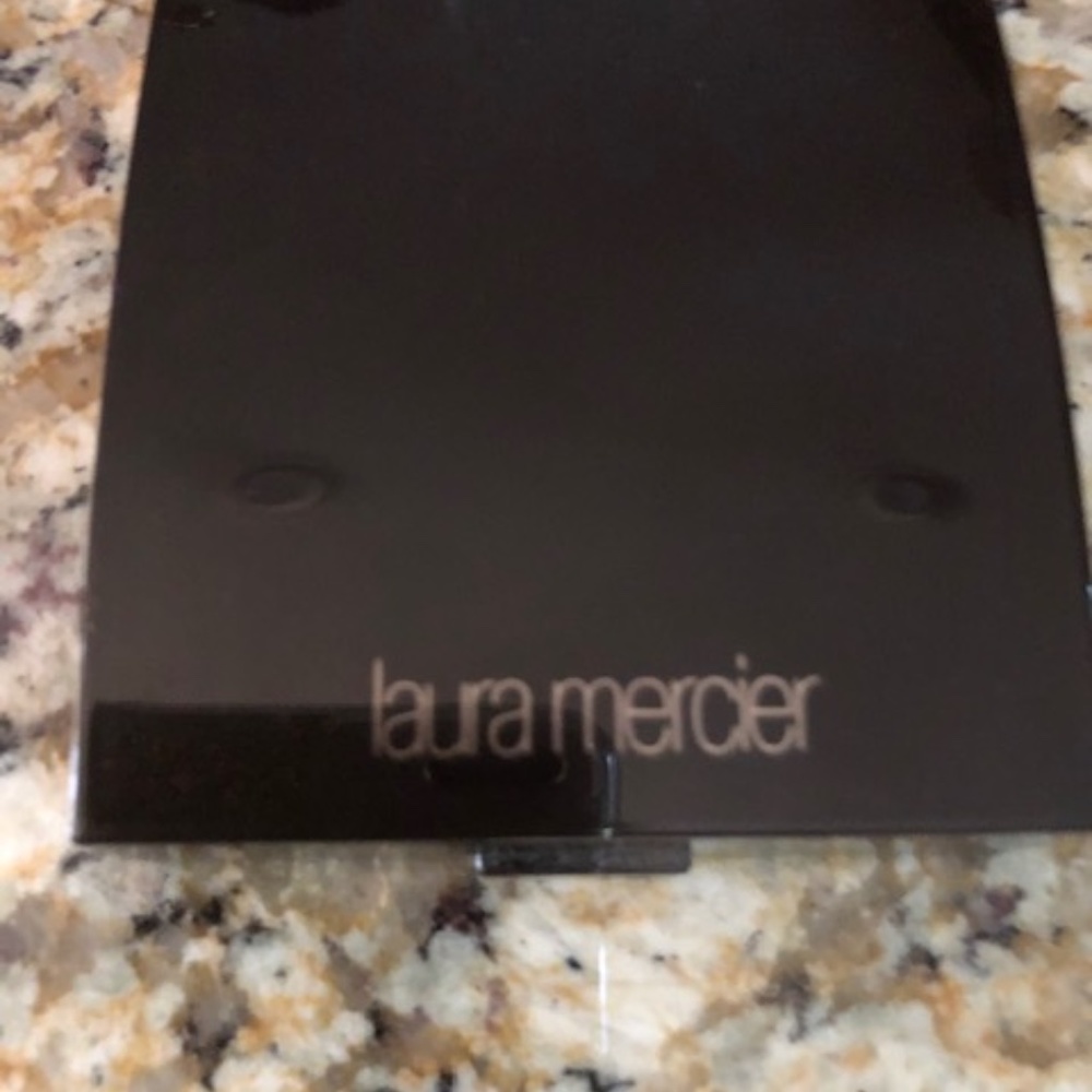 Laura Mercier Matte Radiance Baked Powder